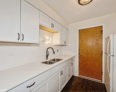 5102 N Leonard Drive - Photo Thumbnail 2