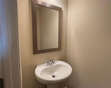 367 Highland Pointe Circle E - Photo Thumbnail 5