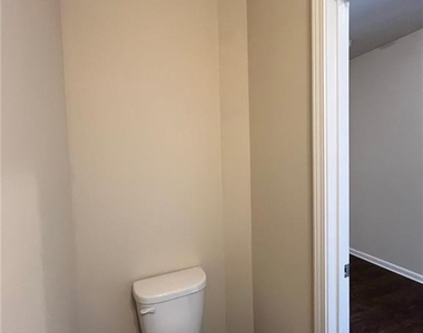 367 Highland Pointe Circle E - Photo Thumbnail 6