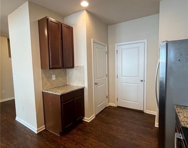 367 Highland Pointe Circle E - Photo Thumbnail 2