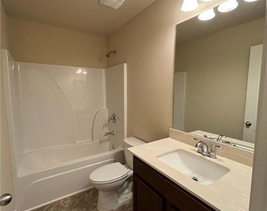 367 Highland Pointe Circle E - Photo Thumbnail 11