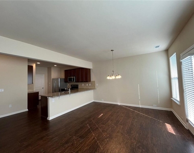 367 Highland Pointe Circle E - Photo Thumbnail 3