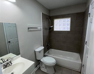 207 South Avenue Se - Photo Thumbnail 9