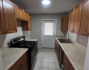 207 South Avenue Se - Photo Thumbnail 8