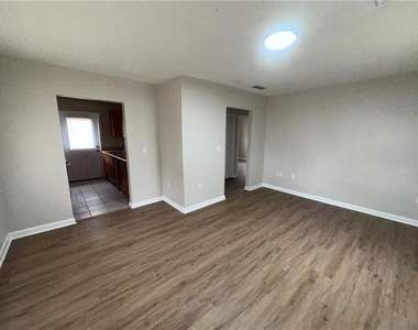 207 South Avenue Se - Photo Thumbnail 3