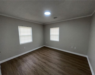 207 South Avenue Se - Photo Thumbnail 4