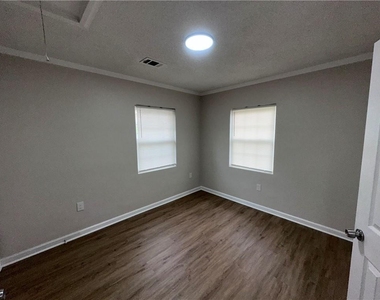 207 South Avenue Se - Photo Thumbnail 6