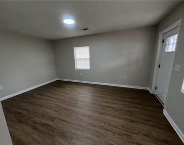 207 South Avenue Se - Photo Thumbnail 5
