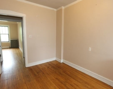 1923 W Winnemac Avenue - Photo Thumbnail 6