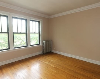 1923 W Winnemac Avenue - Photo Thumbnail 10