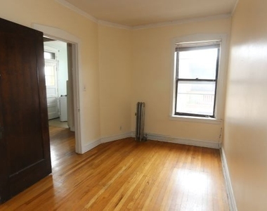 1923 W Winnemac Avenue - Photo Thumbnail 12