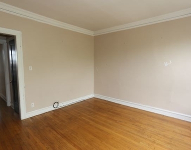 1923 W Winnemac Avenue - Photo Thumbnail 11