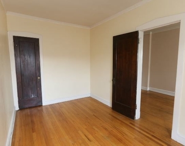 1923 W Winnemac Avenue - Photo Thumbnail 16
