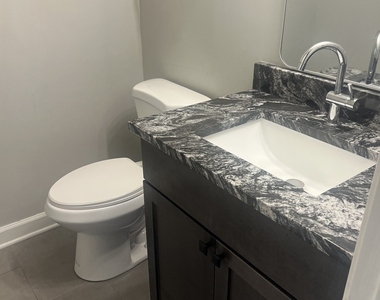 4740 S Prairie Avenue - Photo Thumbnail 5