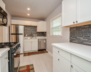 6422 Sherwood Drive - Photo Thumbnail 12