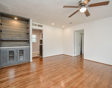 6422 Sherwood Drive - Photo Thumbnail 5
