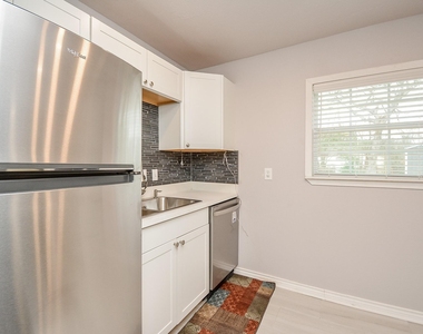 6422 Sherwood Drive - Photo Thumbnail 7