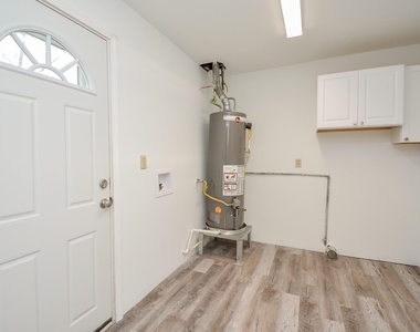 6422 Sherwood Drive - Photo Thumbnail 10