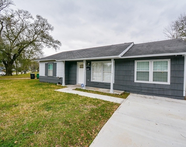 6422 Sherwood Drive - Photo Thumbnail 2