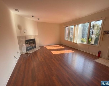224b Washington - Photo Thumbnail 1