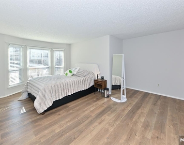 250 Larch - Photo Thumbnail 16