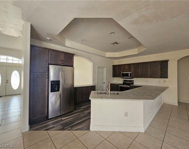 809 Lincoln Avenue - Photo Thumbnail 8