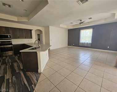 809 Lincoln Avenue - Photo Thumbnail 10