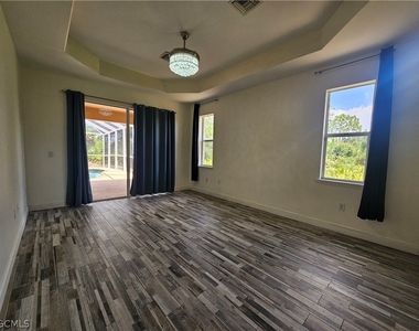 809 Lincoln Avenue - Photo Thumbnail 2
