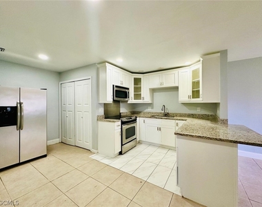 709 Se 8th Terrace - Photo Thumbnail 3