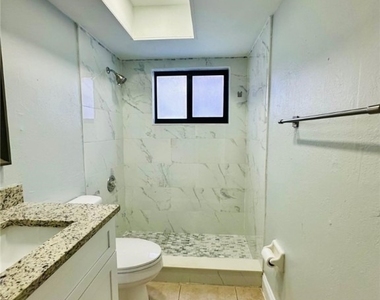 709 Se 8th Terrace - Photo Thumbnail 10