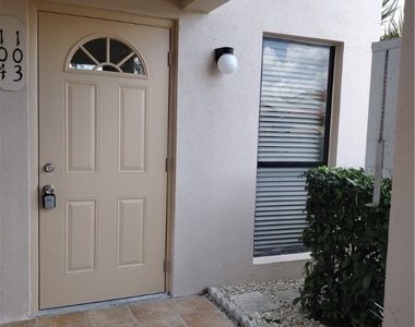 1069 Villa Drive - Photo Thumbnail 2