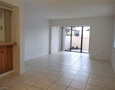 1069 Villa Drive - Photo Thumbnail 5