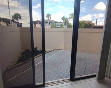 1069 Villa Drive - Photo Thumbnail 8