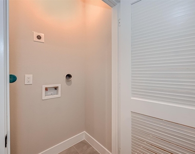 1718 Hardy Street - Photo Thumbnail 12