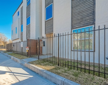 1718 Hardy Street - Photo Thumbnail 2