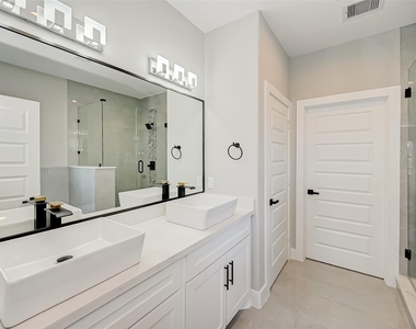 1718 Hardy Street - Photo Thumbnail 18