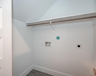 1718 Hardy Street - Photo Thumbnail 7