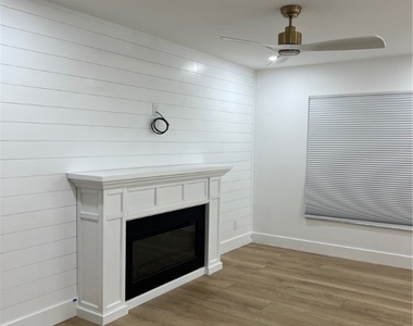 673 107th Avenue N - Photo Thumbnail 4