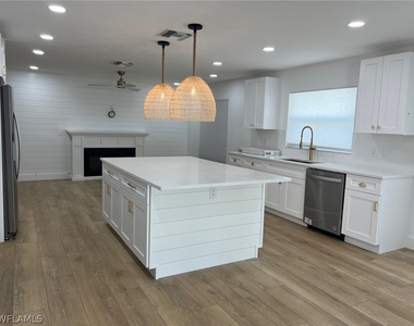 673 107th Avenue N - Photo Thumbnail 8