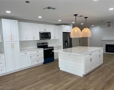 673 107th Avenue N - Photo Thumbnail 7