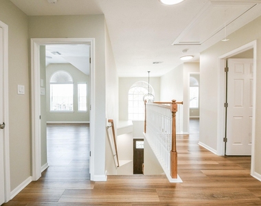 815 Robins Way - Photo Thumbnail 38