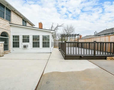 815 Robins Way - Photo Thumbnail 14