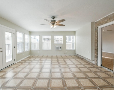 815 Robins Way - Photo Thumbnail 12