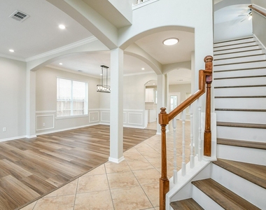 815 Robins Way - Photo Thumbnail 1