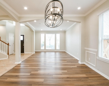 815 Robins Way - Photo Thumbnail 5