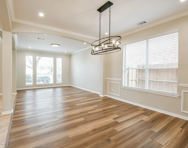 815 Robins Way - Photo Thumbnail 6