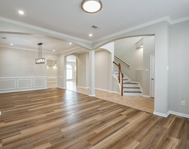 815 Robins Way - Photo Thumbnail 3