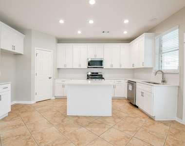 815 Robins Way - Photo Thumbnail 24