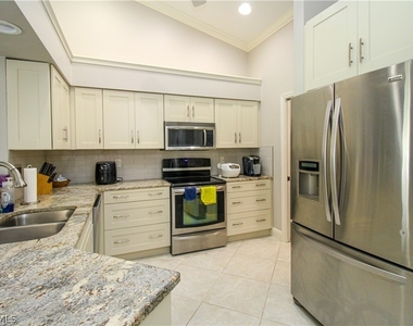 333 Wentworth Court - Photo Thumbnail 6