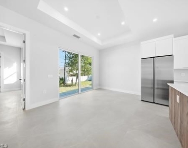 11607 Pawley Avenue - Photo Thumbnail 24